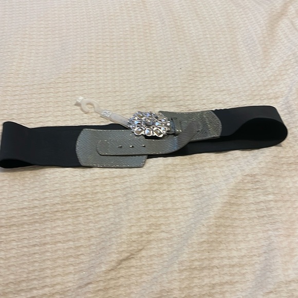 Stretch belt with silver jeweled buckle - Picture 2 of 2
